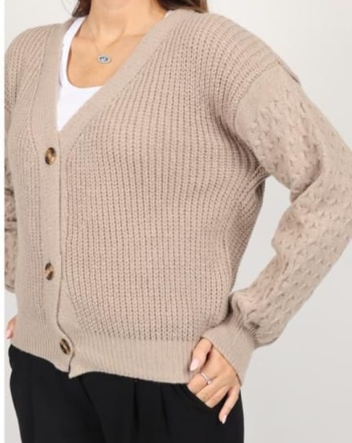 סריג עליונית עם כפתורים גדולים