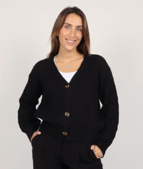 סריג עליונית עם כפתורים גדולים