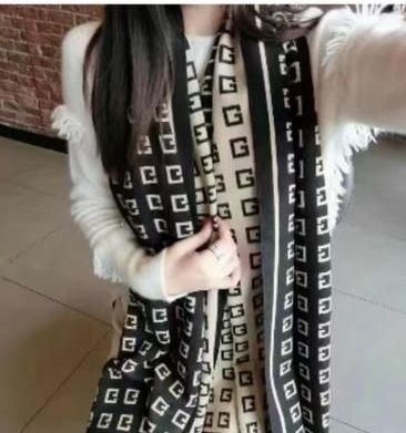 צעיף אופנתי מעוצב ורחב