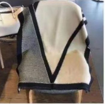 צעיף של אופנתי מעוצב ורחב