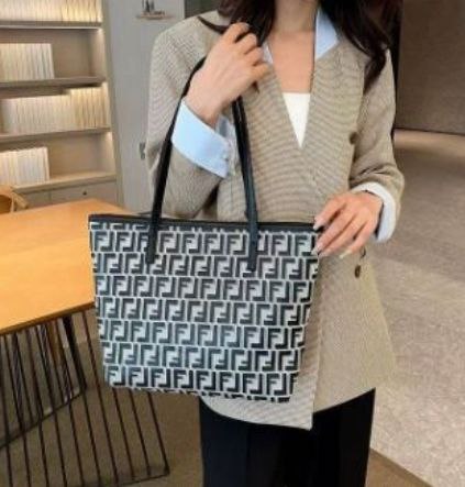 תיק יד מעצבים